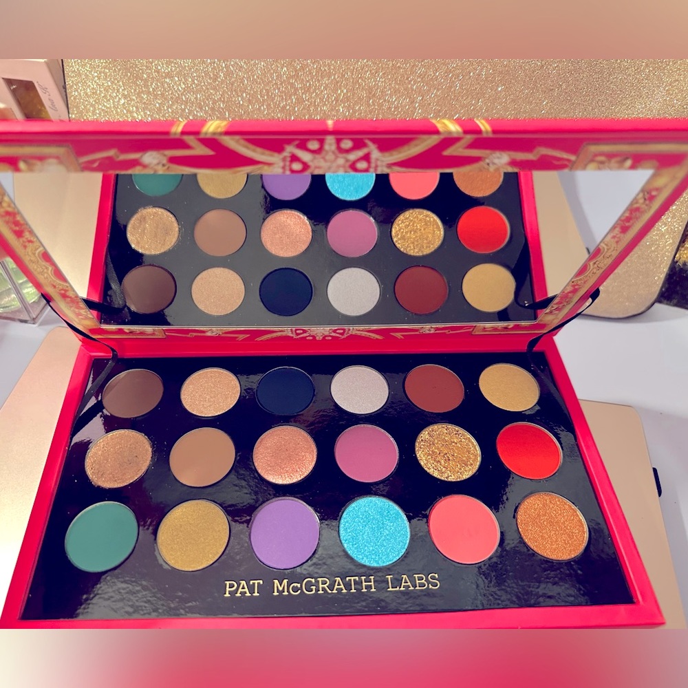 Pat McGrath eyeshadow pallet, professional beautiful colors. Only 1 in stock